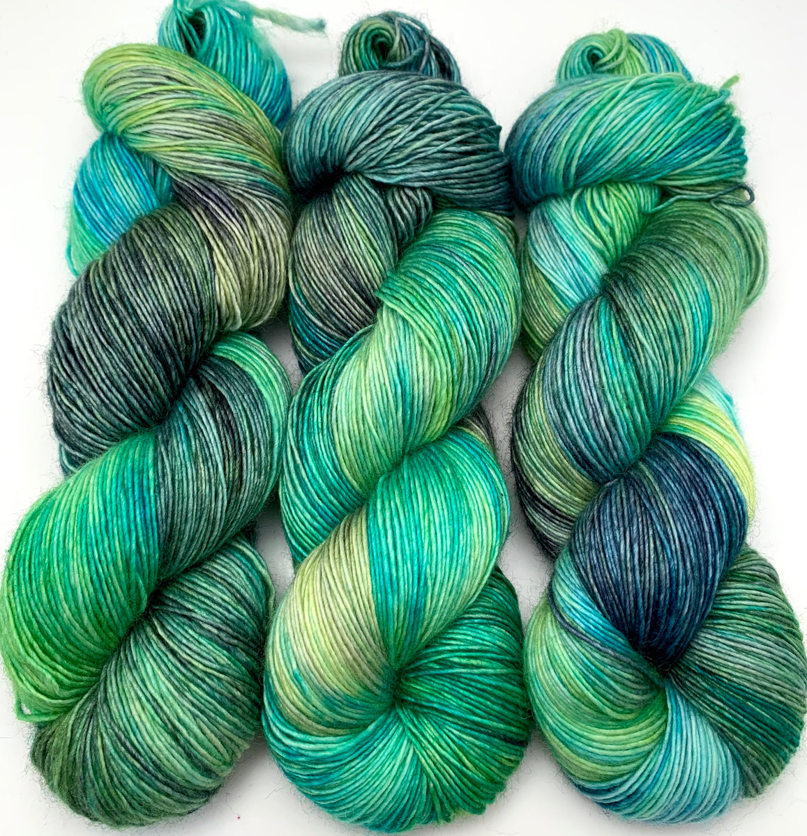 Hand Dyed Yarn Wool Thick and Thin Style Blue Green Aqua Ocean Colors hotsell 130 yards