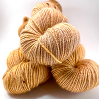 Hand Dyed Yarn "Wheat Kings" Blonde Gold Caramel Yellow Beige Honey Copper Cream Blush Speckled BFL Bluefaced Leicester Silk Fingering Superwash 425yds 115g